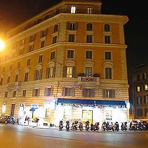 2* לינה וארוחת בוקר Tourist House